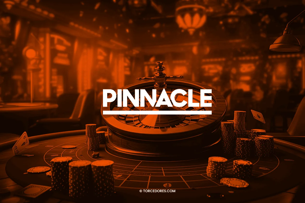 Imagem promocional com logotipo da Pinnacle contra fundo em tons alaranjados de uma mesa de cassino. 