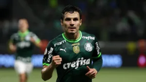 Palmeiras: Veiga exalta confiança antes de “final” contra o Botafogo no Brasileirão