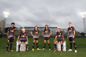 Red Bull Bragantino homenageia campanha de 1990 em nova camisa