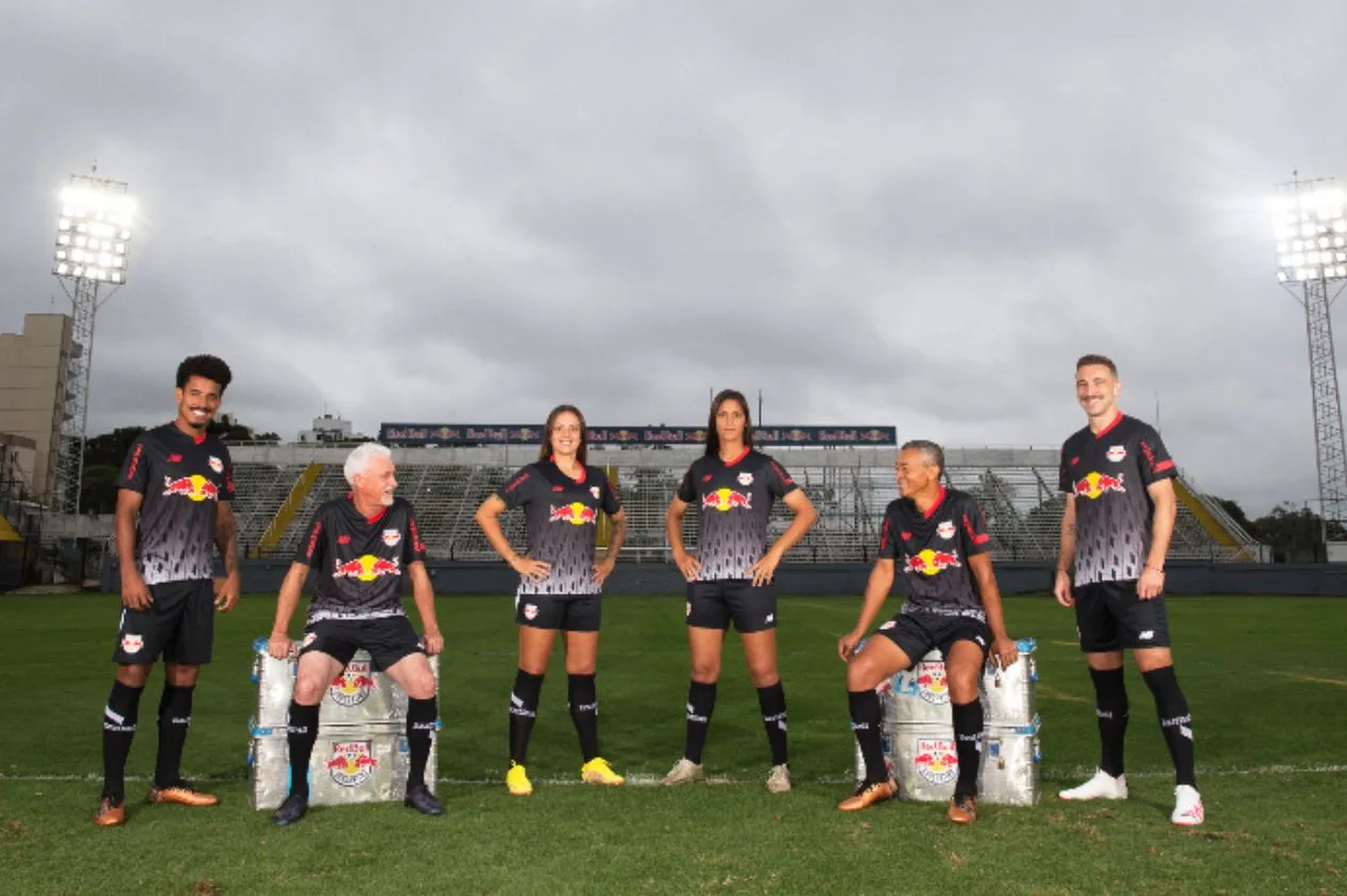 Red Bull Bragantino homenageia campanha de 1990 em nova camisa