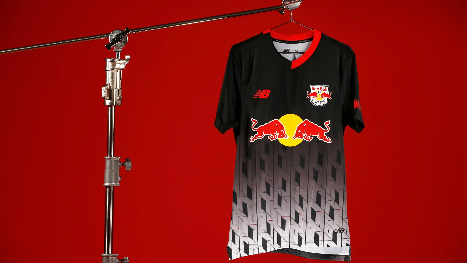 Terceira camisa do Red Bull Bragantino inspirado no uniforme 'carijó' de 1991