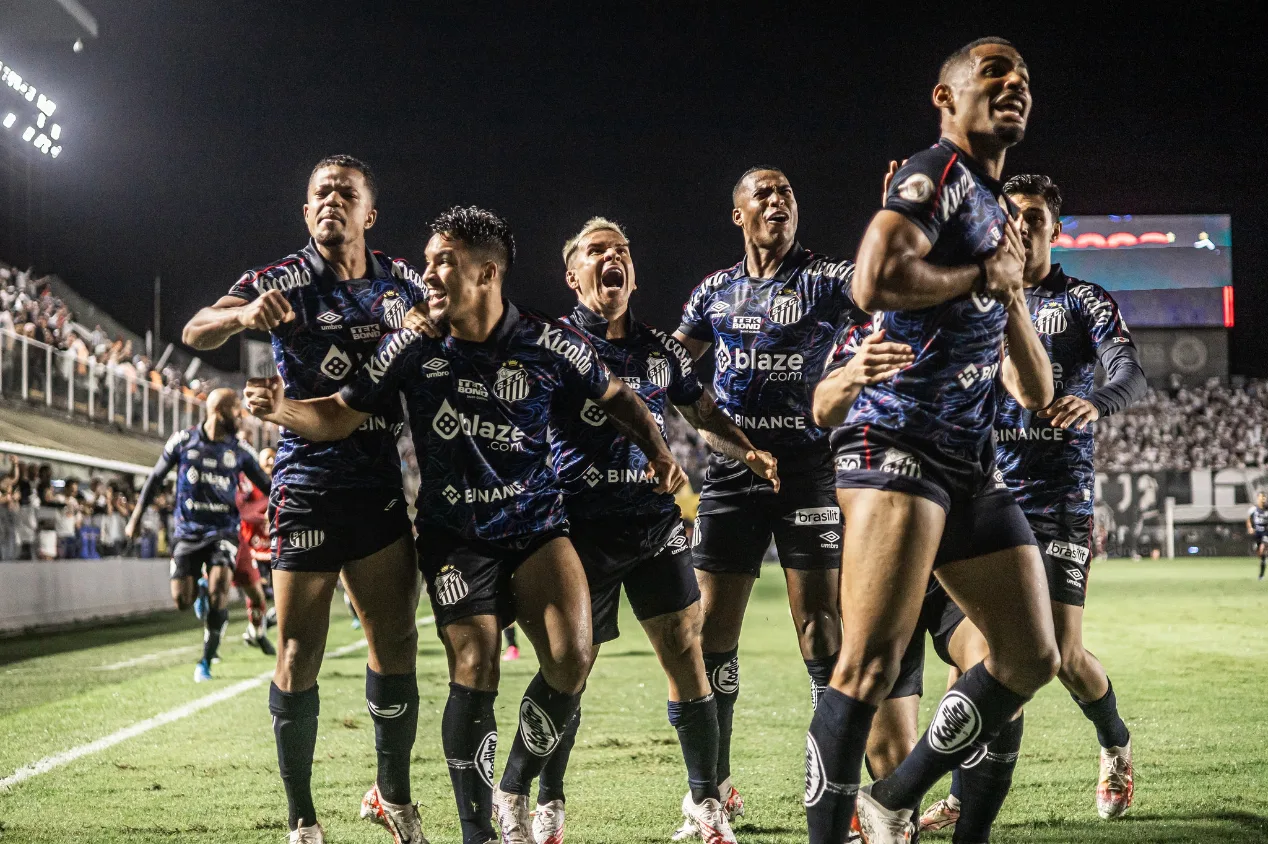 Marcos Leonardo decide, Santos vence o Coritiba e deixa o Z-4 do Brasileirão