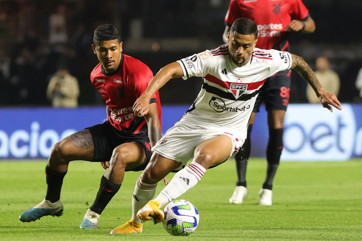 São Paulo sofre com “Lei do ex” e empata com Athletico Paranaense 