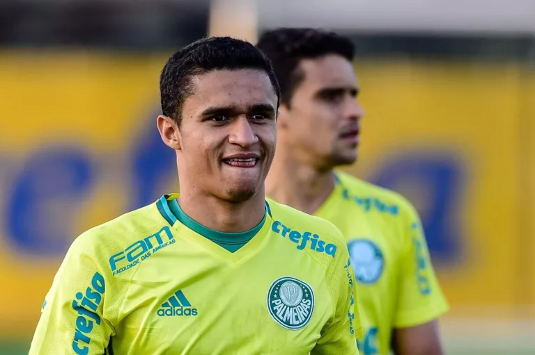 Entenda como o técnico do Tottenham transformou a carreira de ex-jogador do Palmeiras