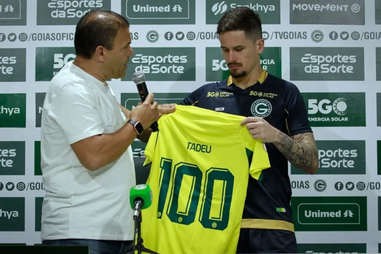 Goleiro Tadeu chega a marca importante com a camisa do Goiás: “Eternizado”