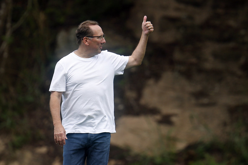 Mundos opostos: John Textor tem time líder no Brasileirão e lanterna na França