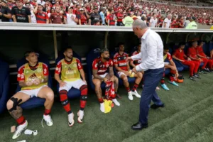 Casagrande recomenda medida para Tite ‘não morrer abraçado com a panela do Flamengo’
