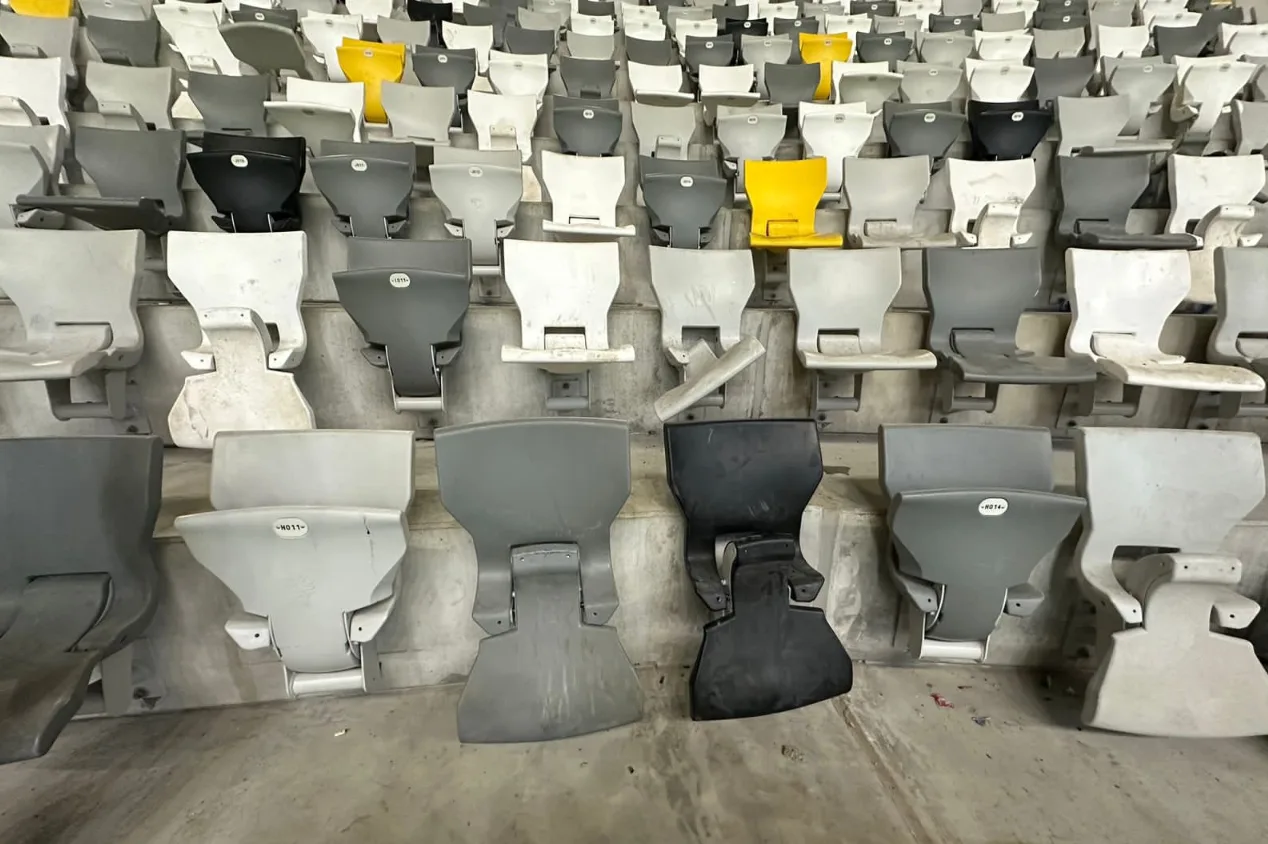 Torcedores do Cruzeiro detonam a Arena MRV durante clássico contra o Atlético-MG