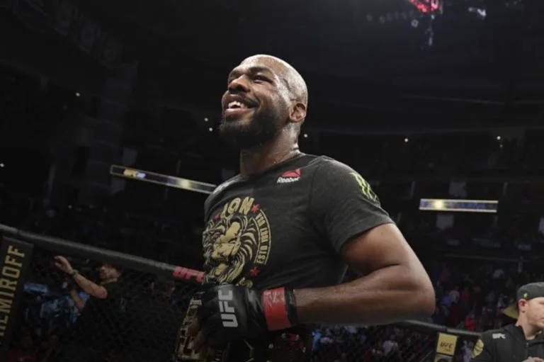 Com saída de Jon Jones, veja como ficou o card do UFC 295