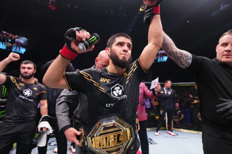 Dana White sinaliza próximo desafiante de Islam Makhachev pelo título dos leves do UFC