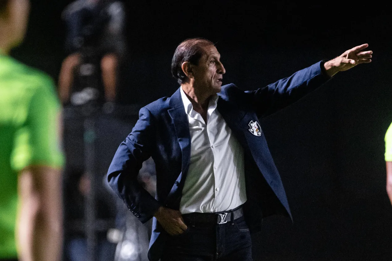 Vasco contará com retorno de dupla titular contra o Flamengo 