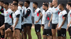 Vasco tem oito desfalques contra o Goiás; veja quem está fora