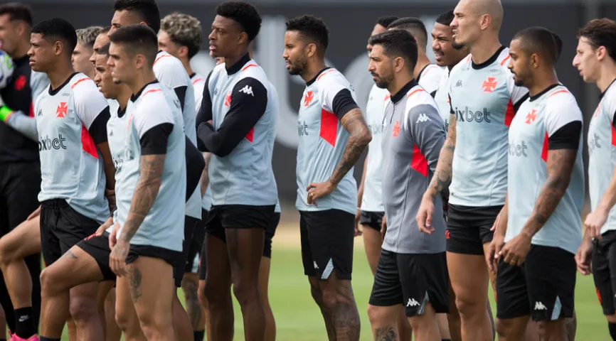 Vasco tem oito desfalques contra o Goiás; veja quem está fora