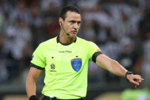 Torcedores detonam árbitro escalado para apitar final da Libertadores: “Pior da Conmebol”