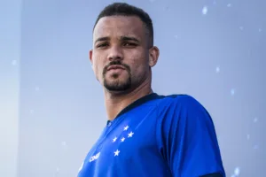 Cruzeiro oficializa pré-contrato com Zé Ivaldo, que estava no Athletico-PR