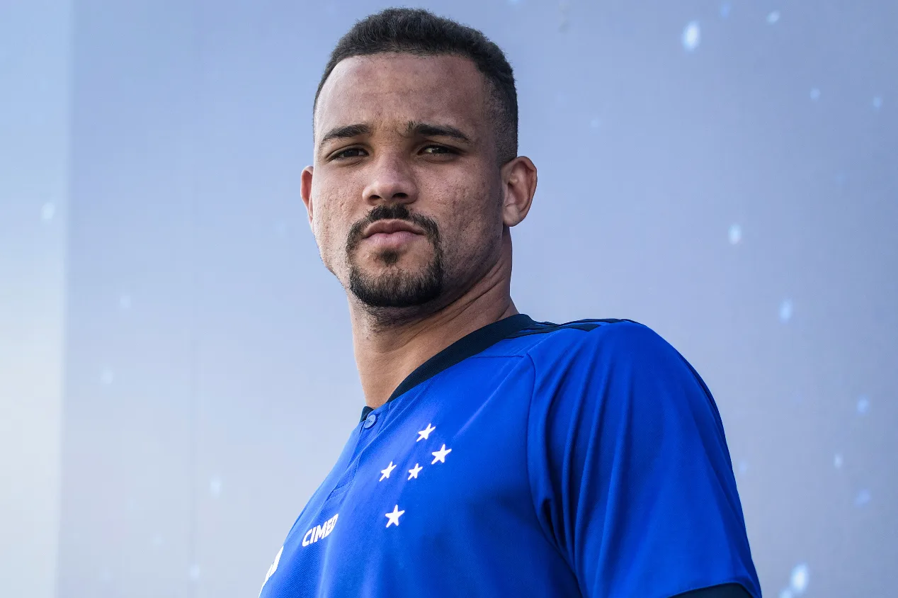 Cruzeiro oficializa pré-contrato com Zé Ivaldo, que estava no Athletico-PR