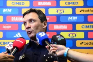 Zé Ricardo explica ausência de Paulo Vitor em Cruzeiro x Flamengo