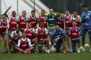 Palmeiras treina sob forte chuva e encerra preparação para enfrentar o Athletico-PR