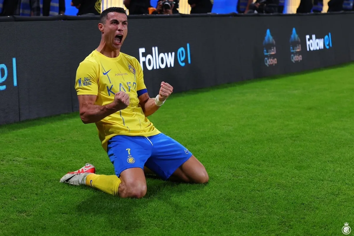 Cristiano Ronaldo marca um golaço de cobertura e Al-Nassr vence Al-Akhdood