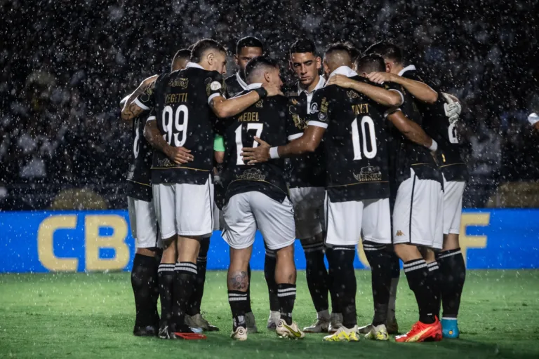 Favorito, Vasco é derrotado pelo Corinthians e vira piada na internet; veja os memes