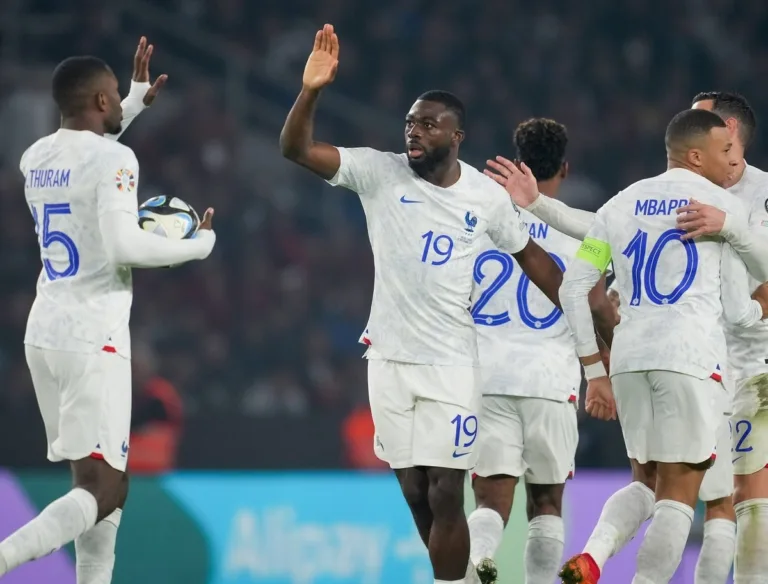 Grécia anota dois gols e França busca o empate; veja