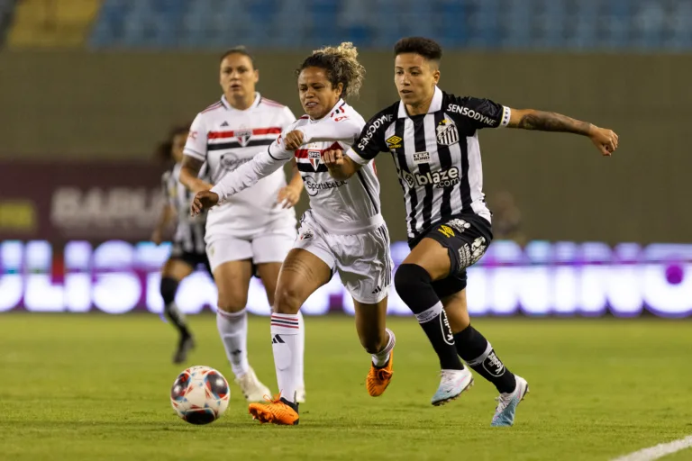 Santos supera o São Paulo e sai na frente em busca de vaga na final do Paulistão feminino