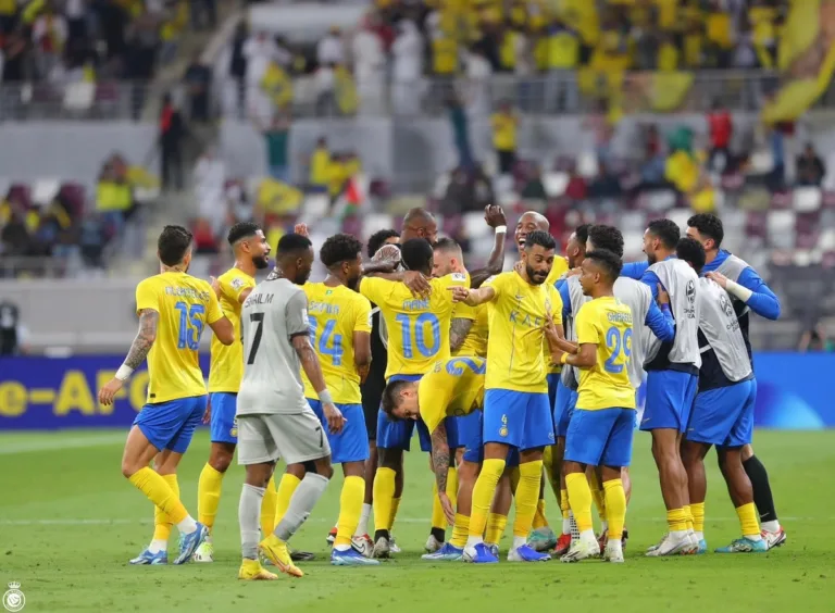 Sem CR7, brasileiro anota hat-trick em vitória do Al Nassr sobre o Al Duhail
