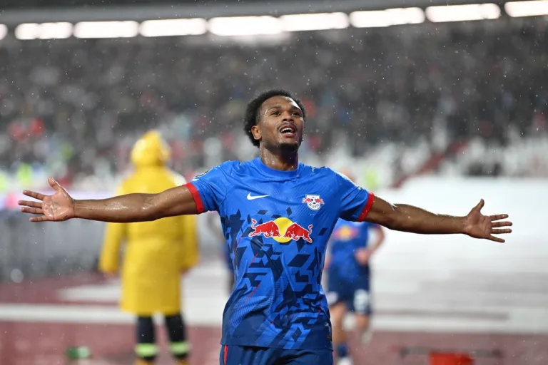 RB Leipzig vence o Estrela Vermelha e avança às oitavas da Champions