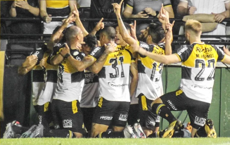 Criciúma vence o ABC, assume a vice-liderança do Brasileirão Série B e adia o acesso do Vitória