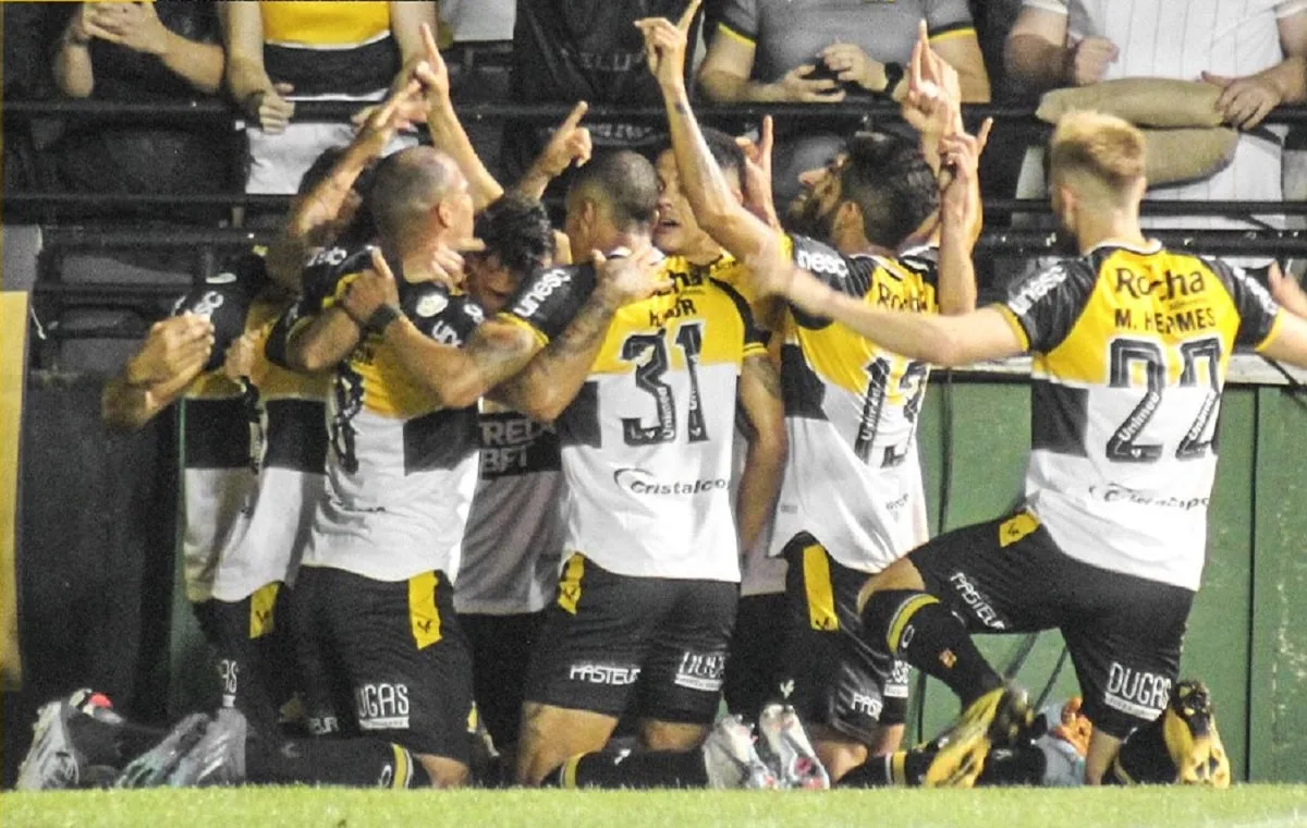 Criciúma vence o ABC, assume a vice-liderança do Brasileirão Série B e adia o acesso do Vitória