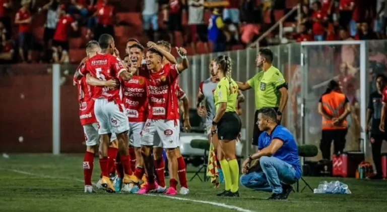 Londrina não evita o rebaixamento ao ser goleado pelo Vila Nova no Brasileirão Série B