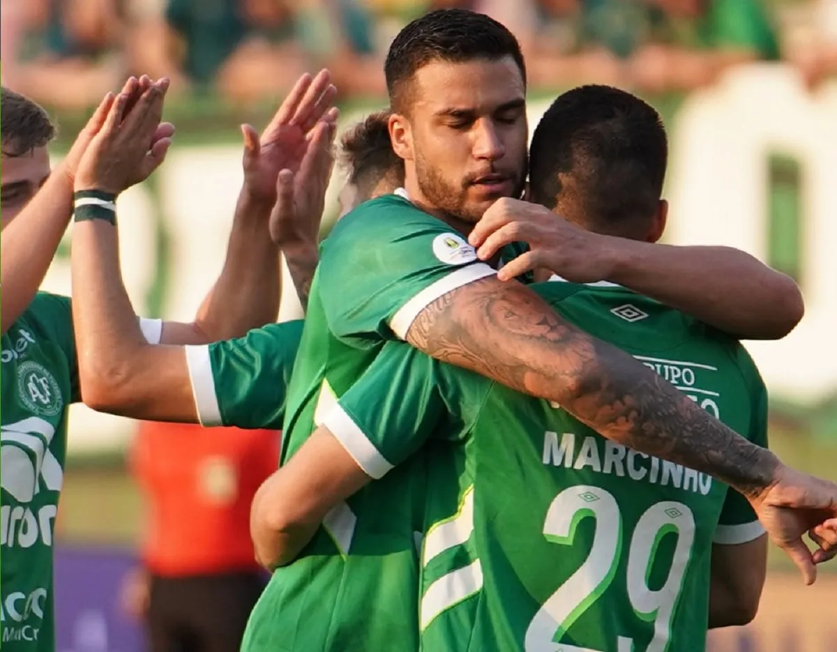 Chapecoense vence o Botafogo-SP na Arena Condá e segue na zona do rebaixamento do Brasileirão Série B