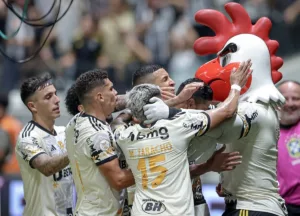 Paulinho brilha em vitória do Atlético Mineiro sobre o Fortaleza