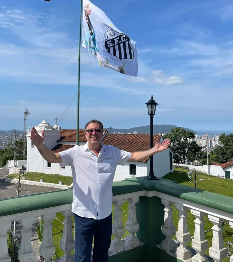 Marcelo Teixeira oficializa candidatura à presidência do Santos