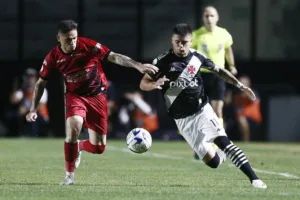 Vasco venceu o Athletico fora de casa somente uma vez no século; veja números