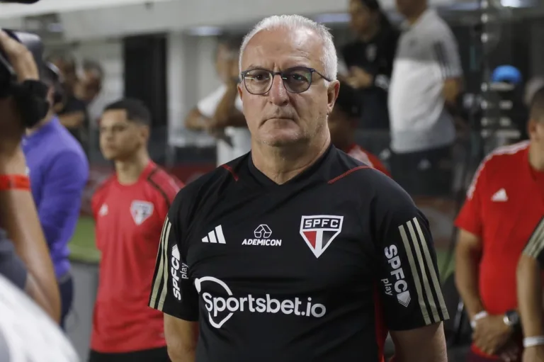 Santos x São Paulo: SPFC tenta emplacar a terceira vitória seguida no Brasileirão
