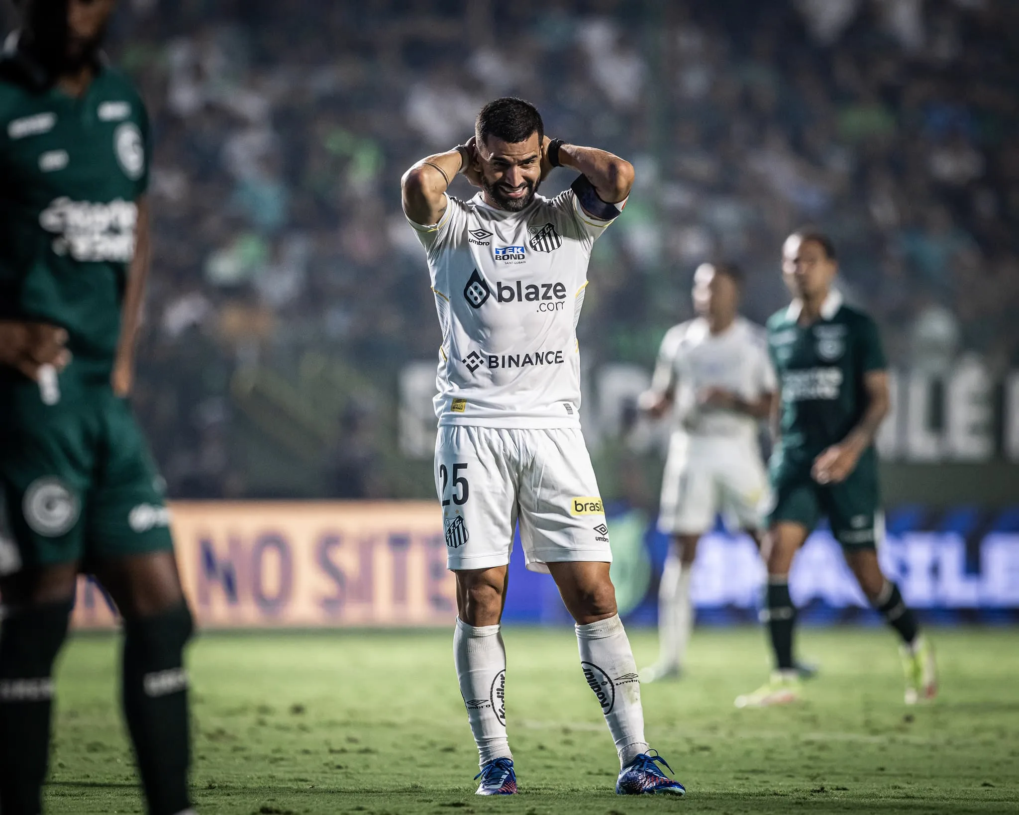 Tomás Rincón sente lesão, desfalca a Venezuela e vira preocupação no Santos