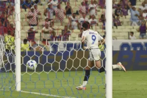 Fortaleza questiona validação do gol do Cruzeiro pelo VAR; entenda