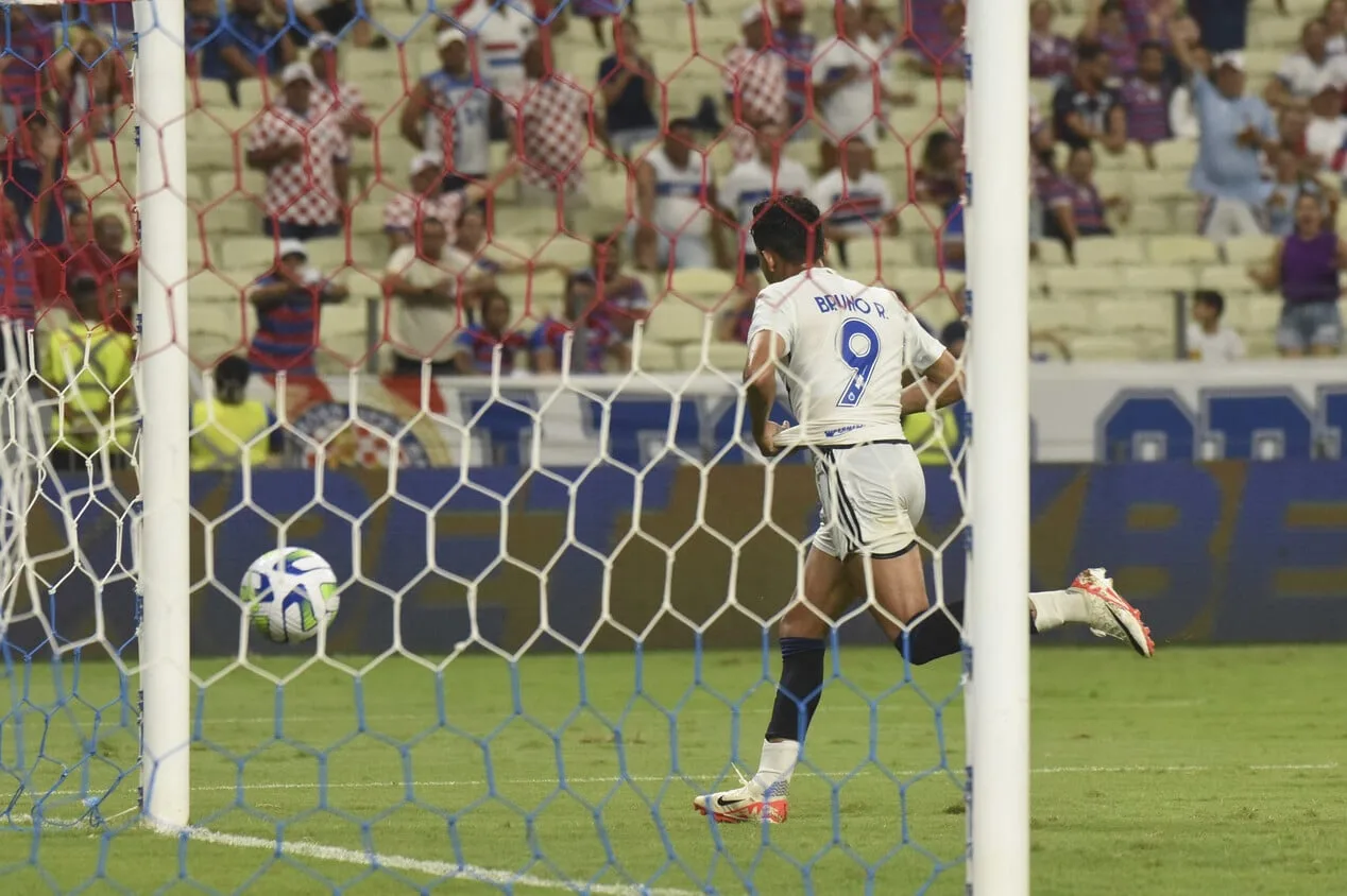 Fortaleza questiona validação do gol do Cruzeiro pelo VAR; entenda