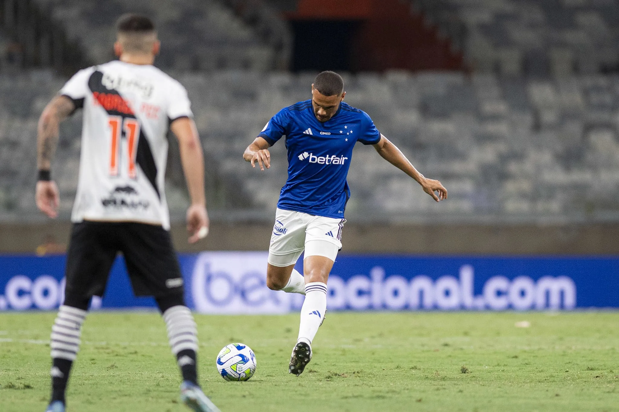 Na luta contra o rebaixamento, Cruzeiro e Vasco empatam no Mineirão