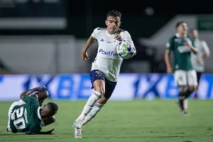 Em jogo nervoso, Cruzeiro supera defesa do Goiás e arranca a vitória; veja o gol