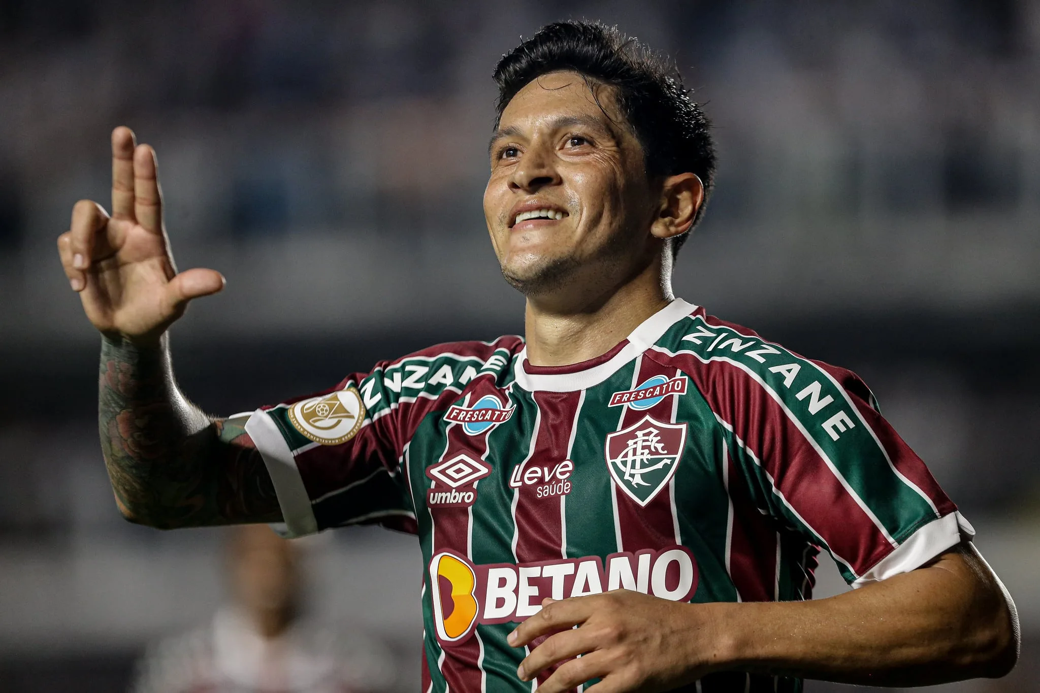 Fluminense investe na pressão para conquistar a vitória sobre o Santos