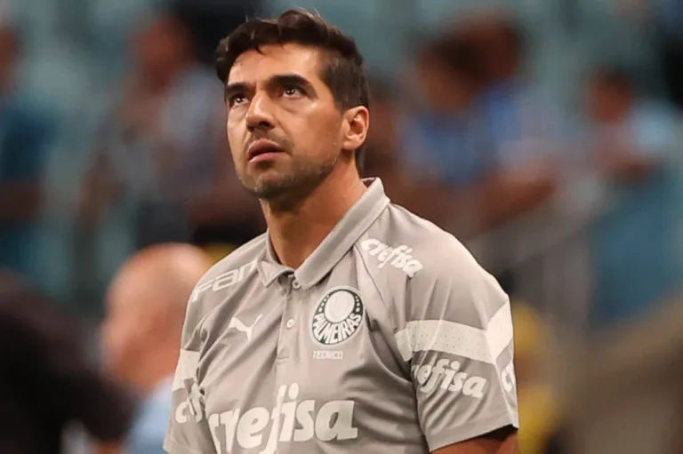 Abel Ferreira vê Mauro Cezar como “notório torcedor do Flamengo”, perde processo e leva prejuízo financeiro