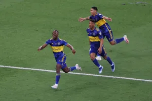 Boca Juniors x Fluminense: Advíncula faz golaço e deixa tudo igual; assista