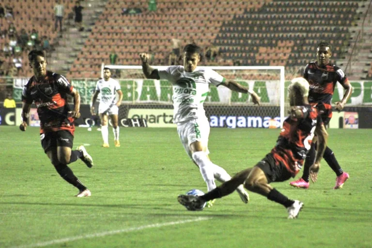 Chapecoense fica em situação crítica após empate com o Ituano na Série B