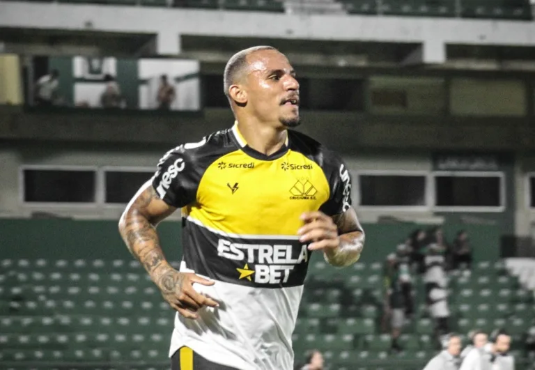 Vitória garante título da Série B após empate do Criciúma contra o Guarani