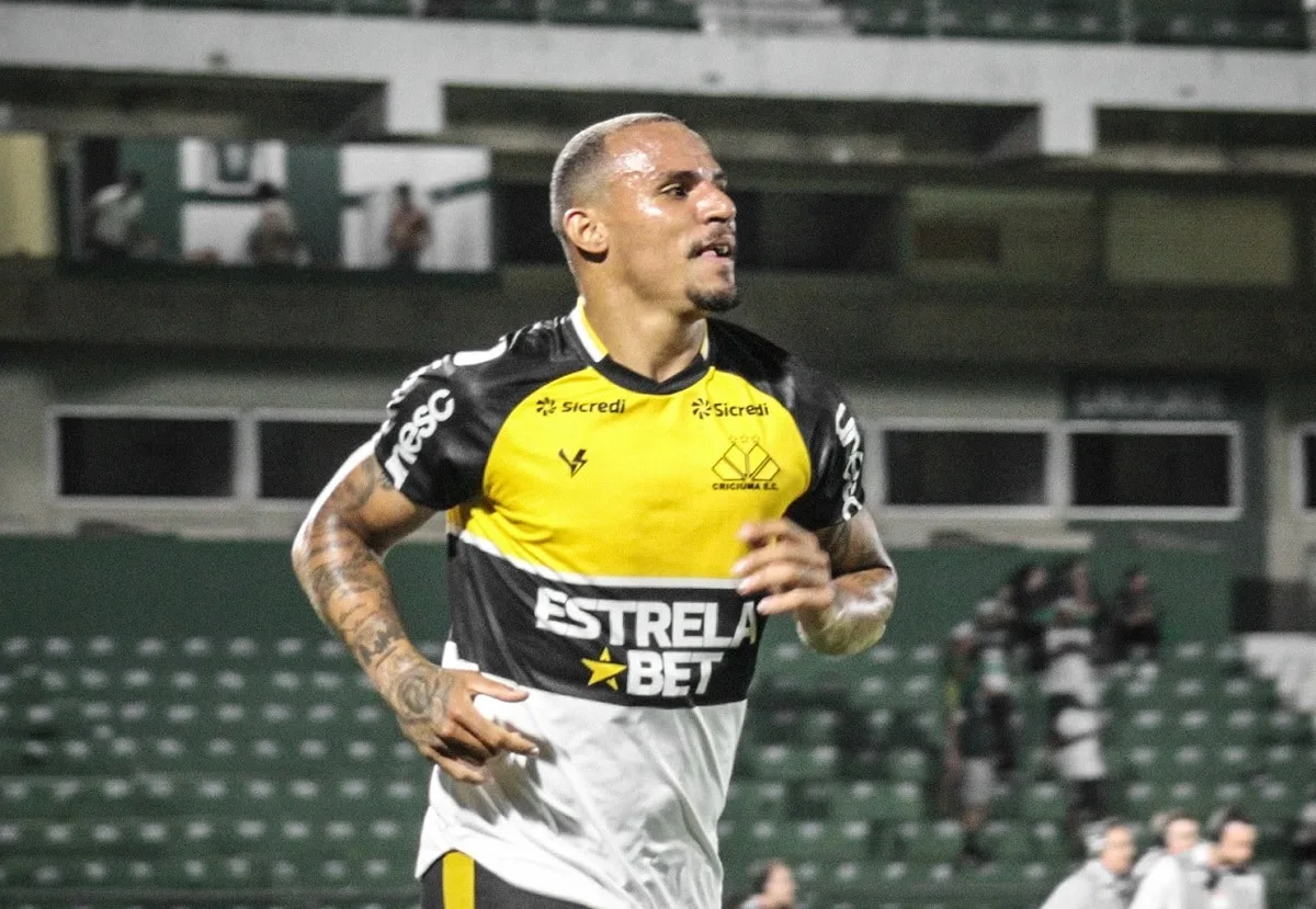 Vitória garante título da Série B após empate do Criciúma contra o Guarani