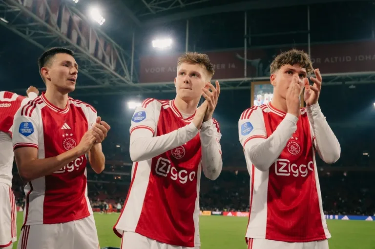 Ajax está em situação de “abandono”, segundo alguns jogadores