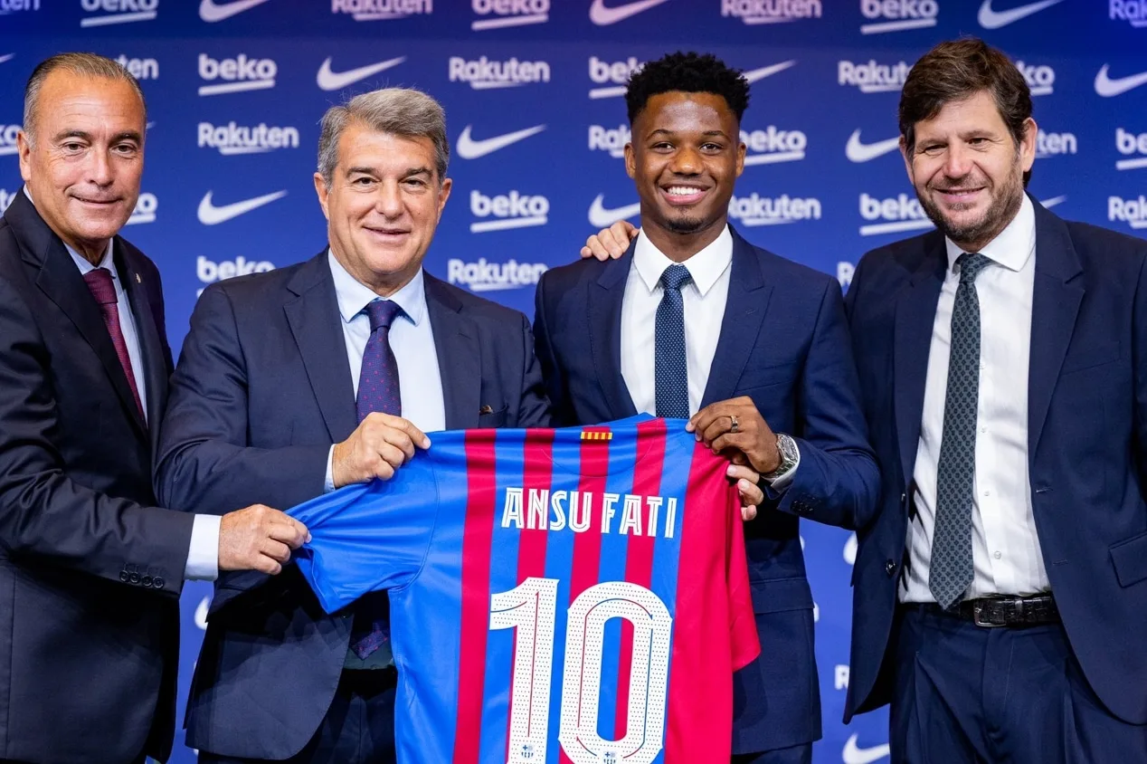 Deco não descarta retorno de Ansu Fati ao Barcelona após período de empréstimo para o Brighton