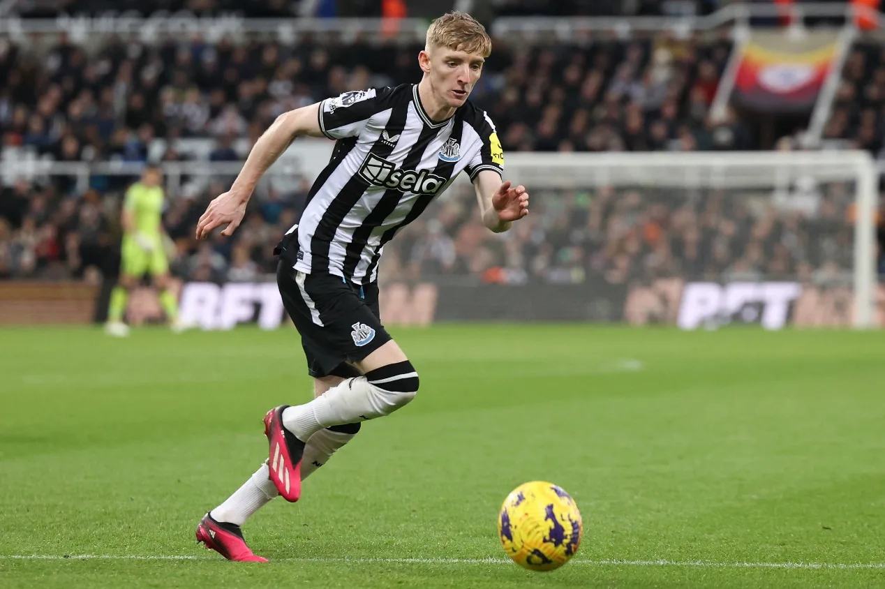 PSG x Newcastle: Anthony Gordon, a arma secreta dos magpies, segundo a mídia esportiva europeia